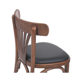 La chaise de restaurant en bois LEGEND assise en éco-cuir noir