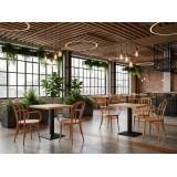 La chaise de restaurant en bois MONET 18 ARM naturel