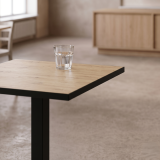 Table De Bistrot OMEGA 68x68 chêne artisan avec bord noir mat