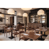 La chaise de restaurant en bois ARDEN noyer