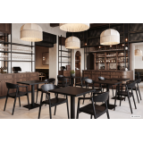 La chaise de restaurant en bois ARDEN noir